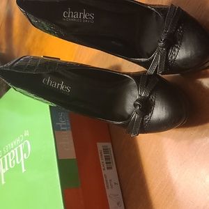 New in box Charles by Charles David Platform and skinny 6? Inch heel Size 7